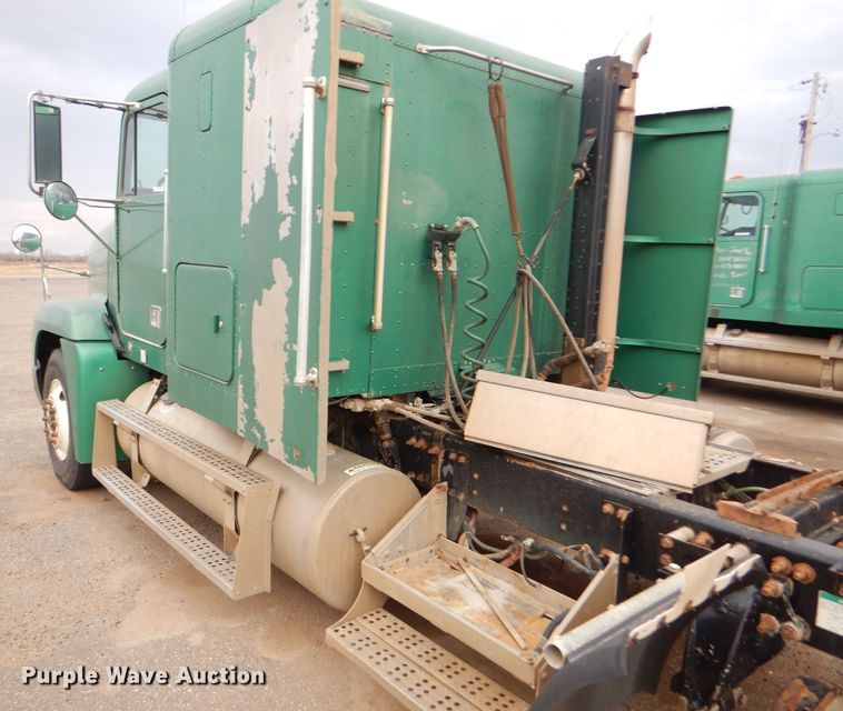 image for item GE9508 1999 Freightliner FLD120 semi truck