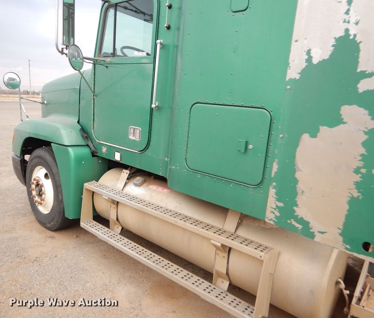 image for item GE9508 1999 Freightliner FLD120 semi truck