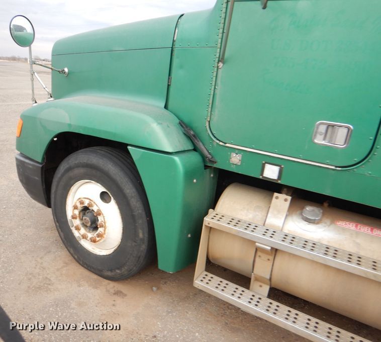 image for item GE9508 1999 Freightliner FLD120 semi truck