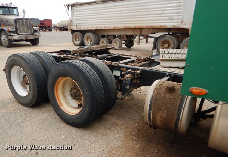 image for item GE9508 1999 Freightliner FLD120 semi truck