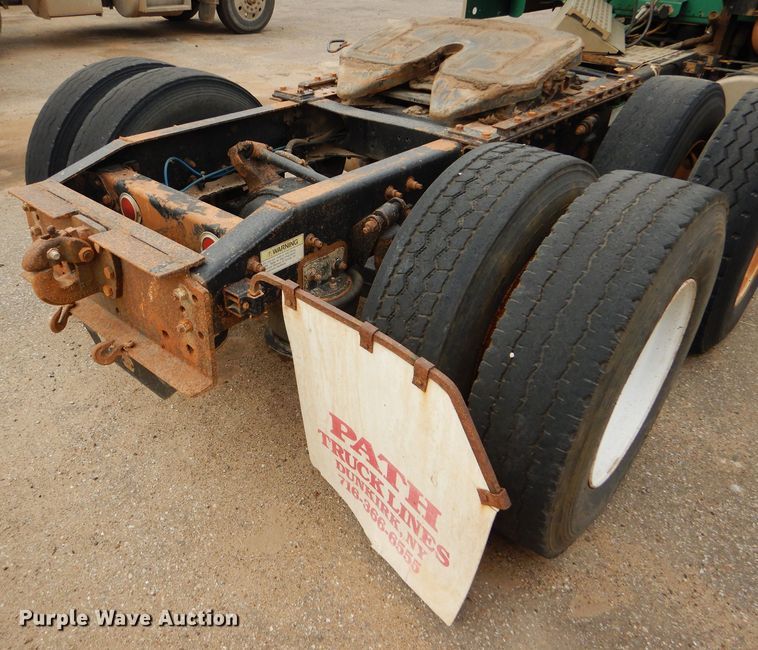 image for item GE9508 1999 Freightliner FLD120 semi truck