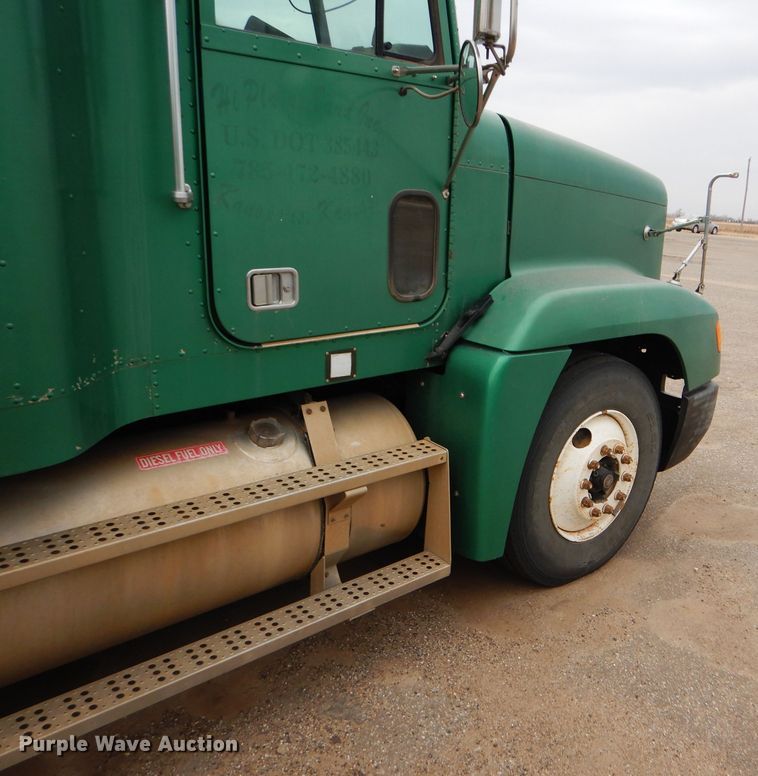 image for item GE9508 1999 Freightliner FLD120 semi truck