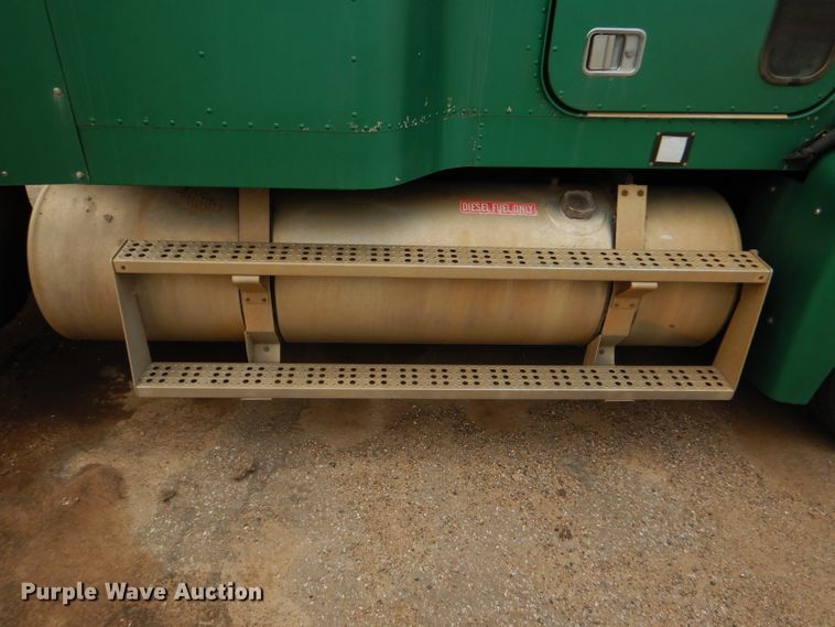 image for item GE9508 1999 Freightliner FLD120 semi truck