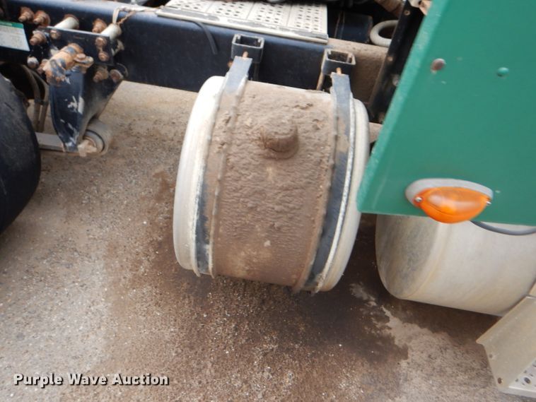 image for item GE9508 1999 Freightliner FLD120 semi truck