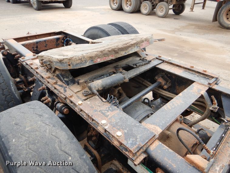 image for item GE9508 1999 Freightliner FLD120 semi truck