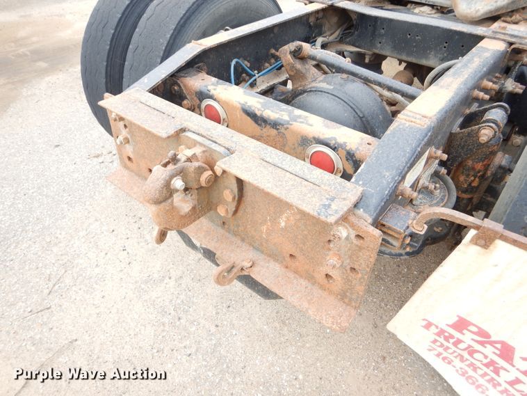 image for item GE9508 1999 Freightliner FLD120 semi truck