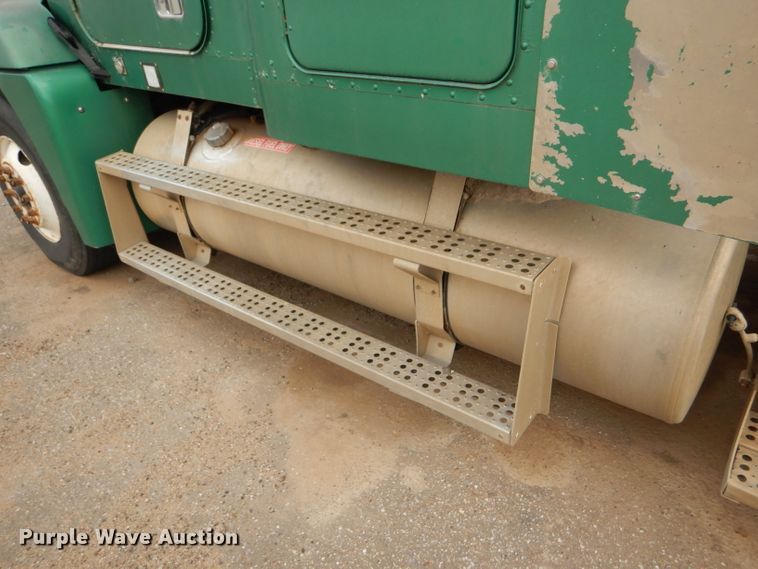 image for item GE9508 1999 Freightliner FLD120 semi truck