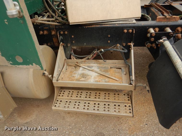 image for item GE9508 1999 Freightliner FLD120 semi truck