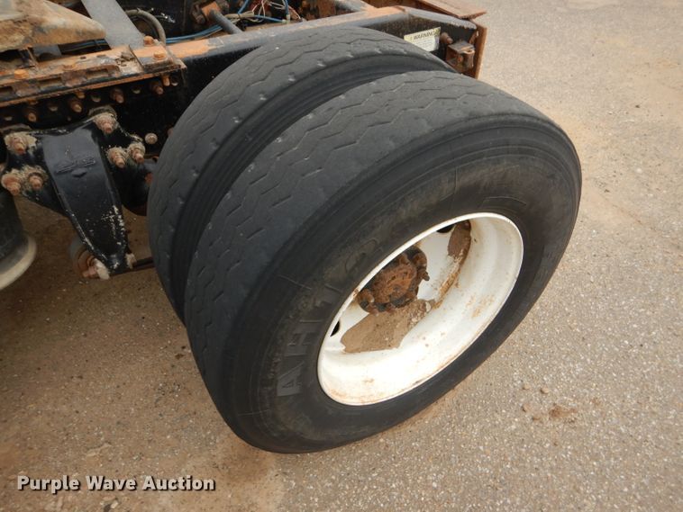 image for item GE9508 1999 Freightliner FLD120 semi truck