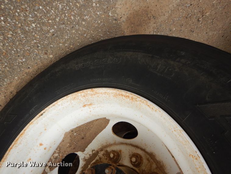 image for item GE9508 1999 Freightliner FLD120 semi truck