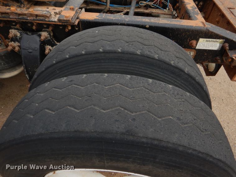 image for item GE9508 1999 Freightliner FLD120 semi truck