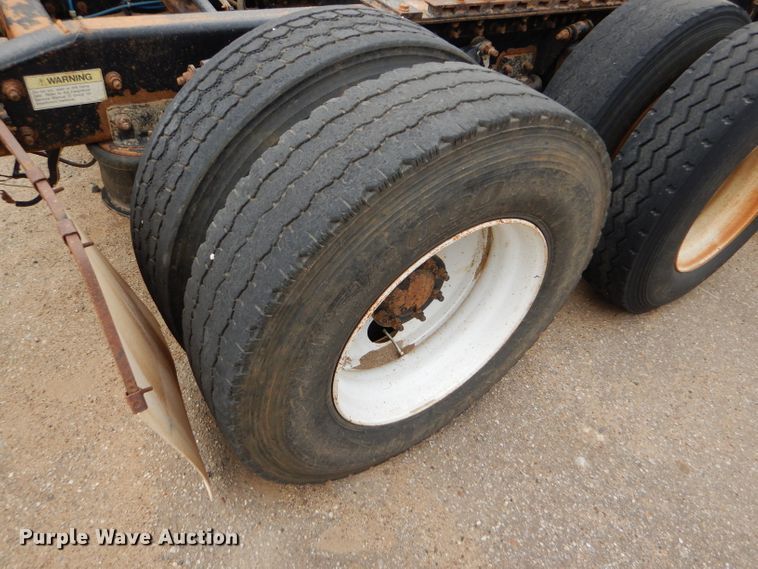 image for item GE9508 1999 Freightliner FLD120 semi truck