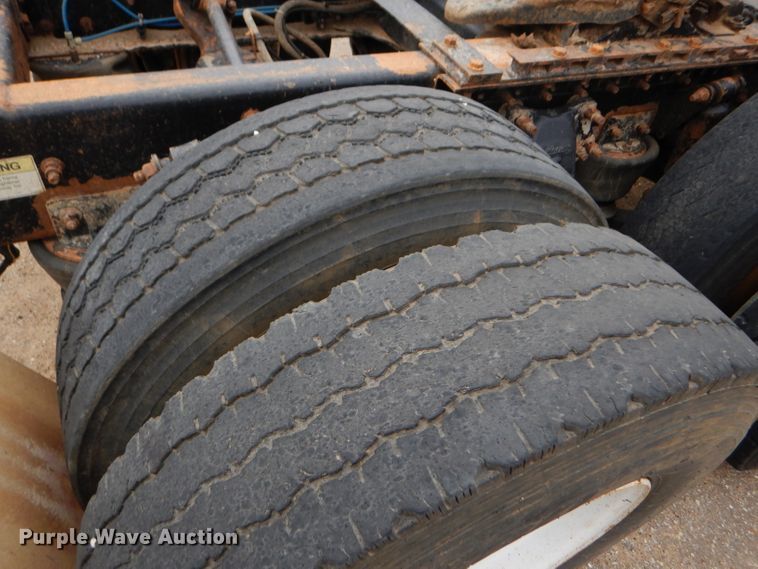 image for item GE9508 1999 Freightliner FLD120 semi truck