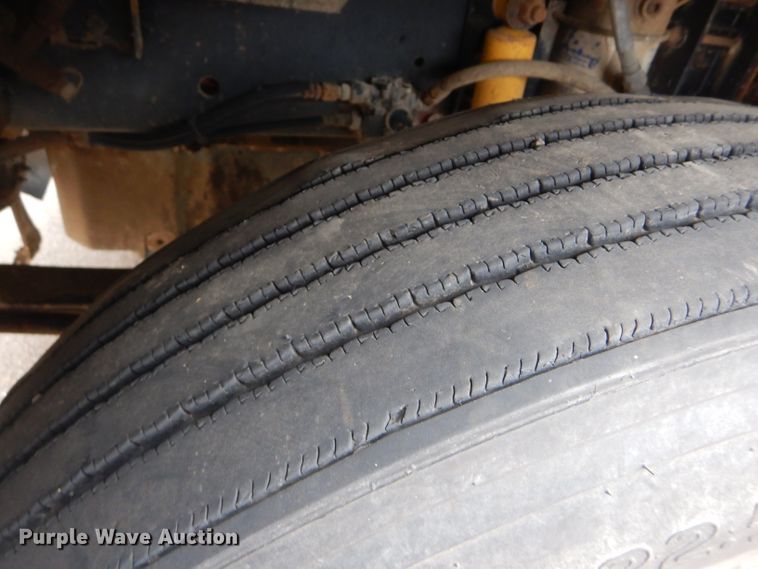 image for item GE9508 1999 Freightliner FLD120 semi truck