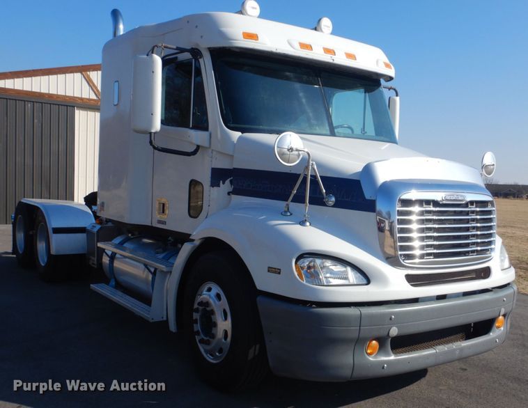 image for item GF9001 2009 Freightliner Business Class M2 semi truck