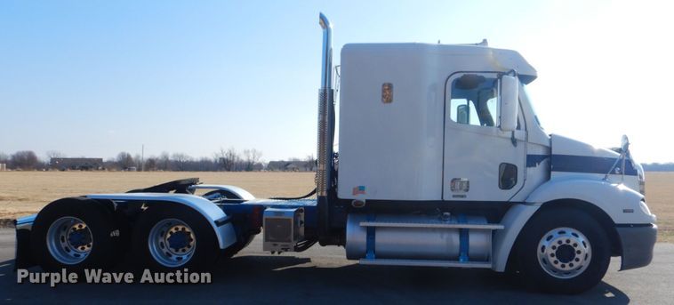 image for item GF9001 2009 Freightliner Business Class M2 semi truck