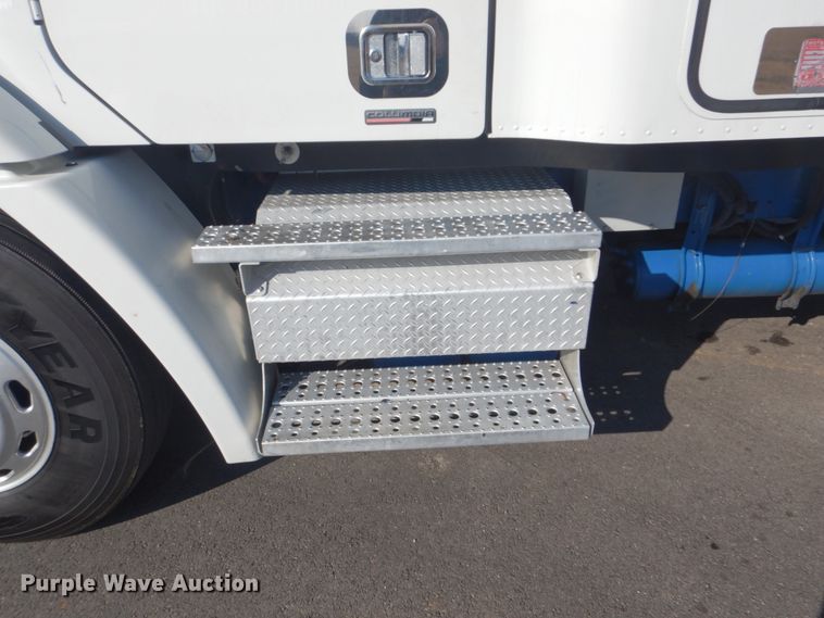 image for item GF9001 2009 Freightliner Business Class M2 semi truck