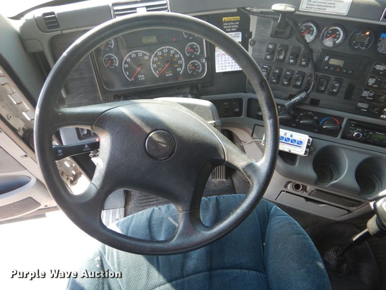 image for item GF9001 2009 Freightliner Business Class M2 semi truck