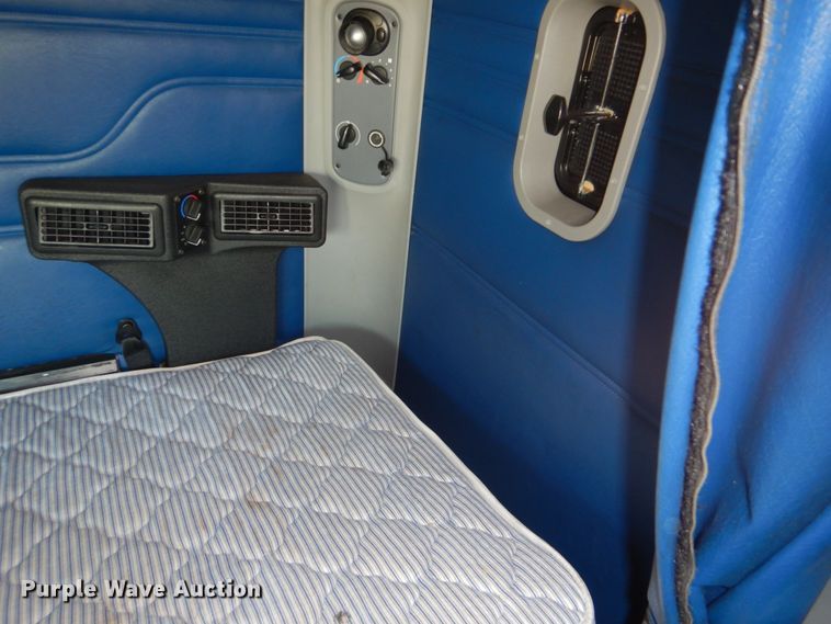 image for item GF9001 2009 Freightliner Business Class M2 semi truck