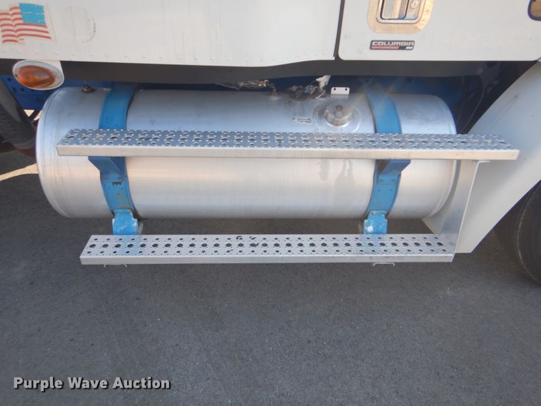 image for item GF9001 2009 Freightliner Business Class M2 semi truck