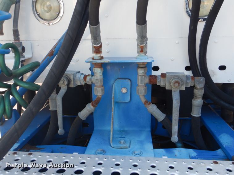 image for item GF9001 2009 Freightliner Business Class M2 semi truck