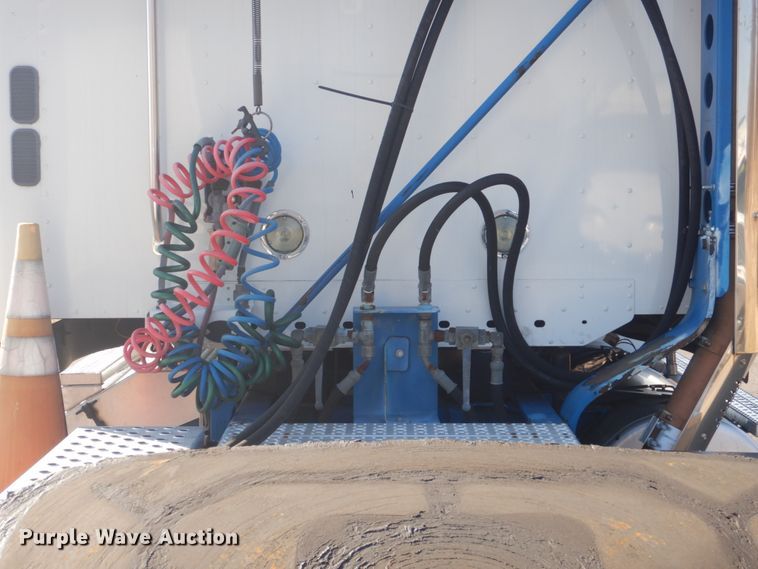 image for item GF9001 2009 Freightliner Business Class M2 semi truck