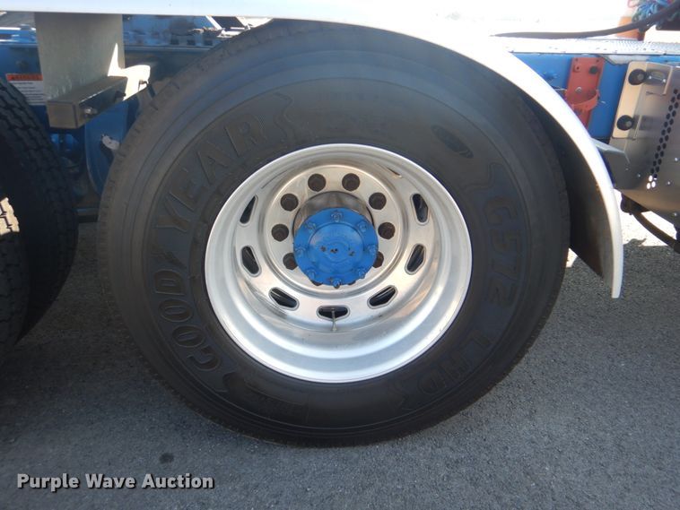 image for item GF9001 2009 Freightliner Business Class M2 semi truck