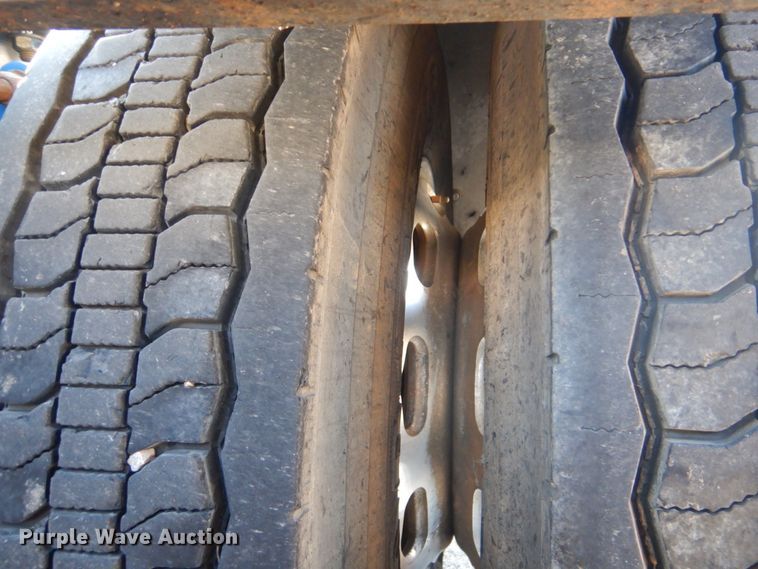 image for item GF9001 2009 Freightliner Business Class M2 semi truck