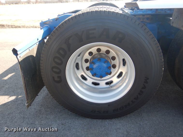 image for item GF9001 2009 Freightliner Business Class M2 semi truck