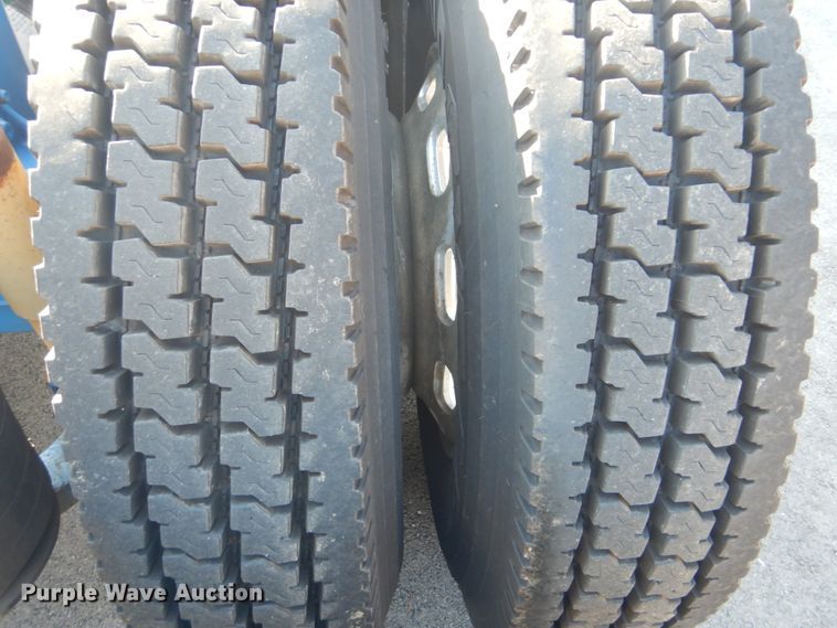 image for item GF9001 2009 Freightliner Business Class M2 semi truck