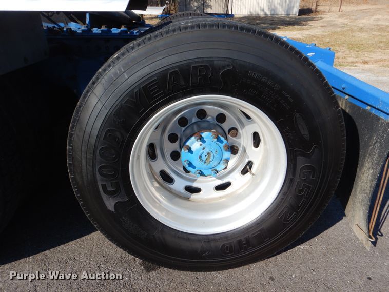 image for item GF9001 2009 Freightliner Business Class M2 semi truck