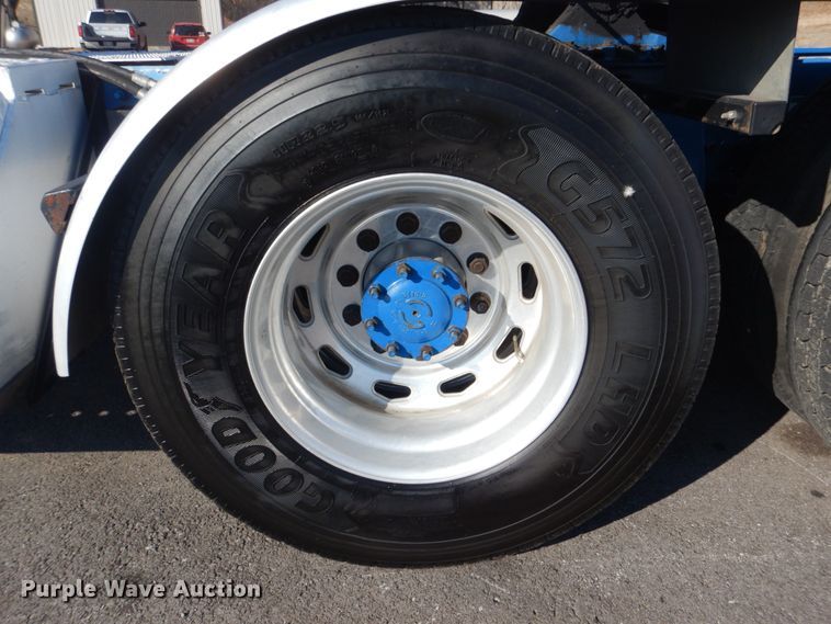 image for item GF9001 2009 Freightliner Business Class M2 semi truck