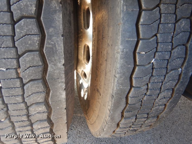 image for item GF9001 2009 Freightliner Business Class M2 semi truck