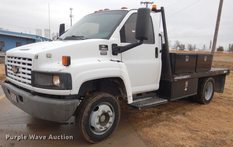 image for item GF9847 2003 Chevrolet C4500 flatbed truck