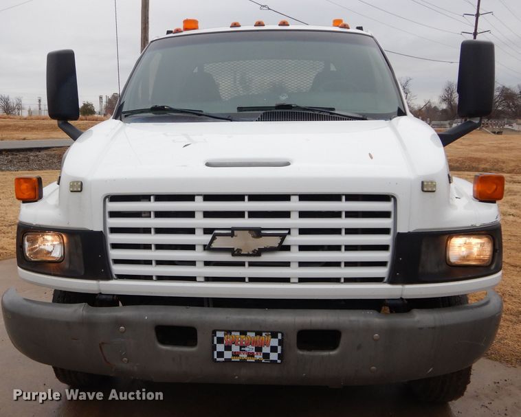 image for item GF9847 2003 Chevrolet C4500 flatbed truck