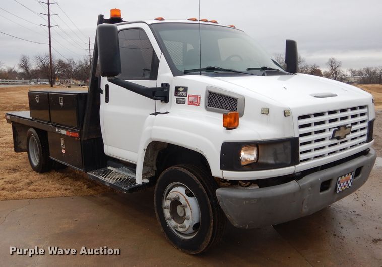 image for item GF9847 2003 Chevrolet C4500 flatbed truck