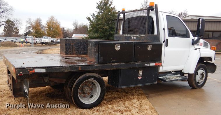 image for item GF9847 2003 Chevrolet C4500 flatbed truck