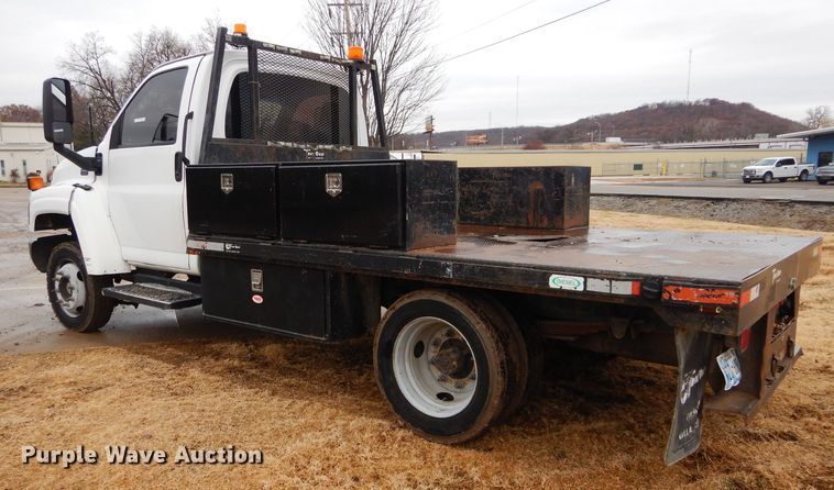 image for item GF9847 2003 Chevrolet C4500 flatbed truck