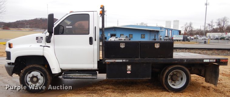 image for item GF9847 2003 Chevrolet C4500 flatbed truck