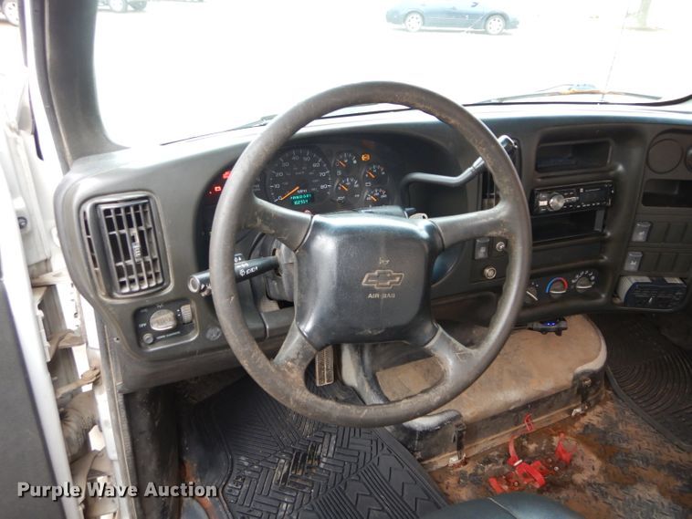 image for item GF9847 2003 Chevrolet C4500 flatbed truck