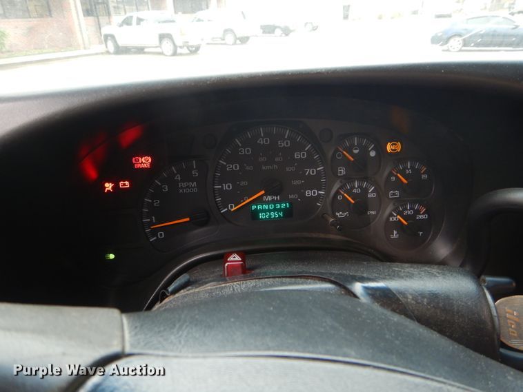 image for item GF9847 2003 Chevrolet C4500 flatbed truck