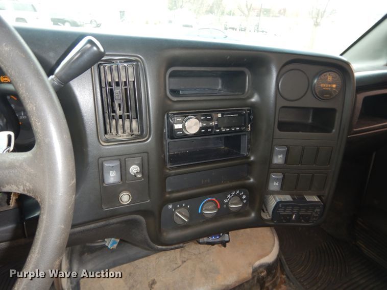 image for item GF9847 2003 Chevrolet C4500 flatbed truck