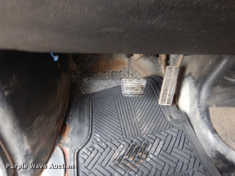 image for item GF9847 2003 Chevrolet C4500 flatbed truck