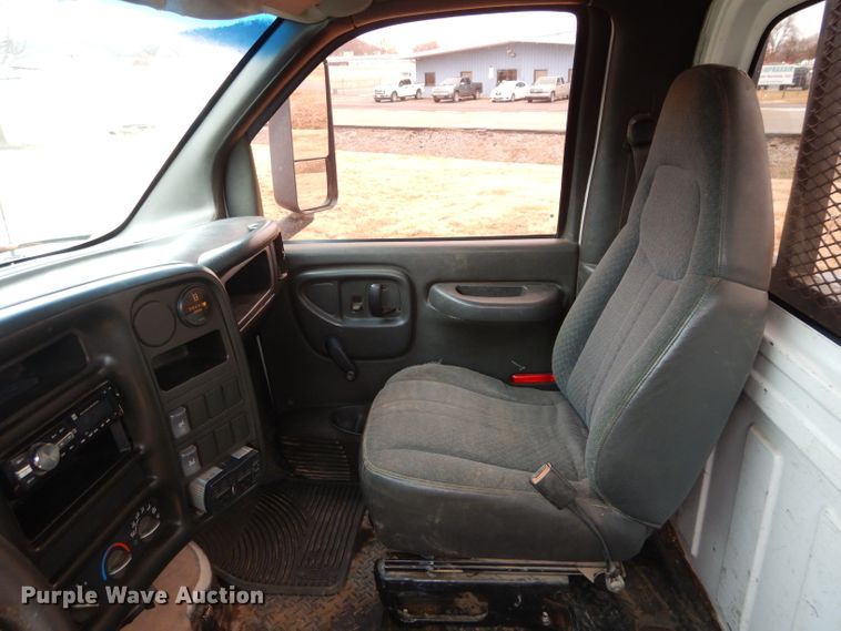 image for item GF9847 2003 Chevrolet C4500 flatbed truck