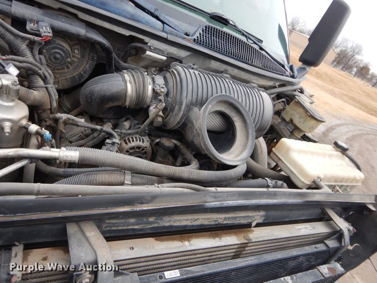 image for item GF9847 2003 Chevrolet C4500 flatbed truck