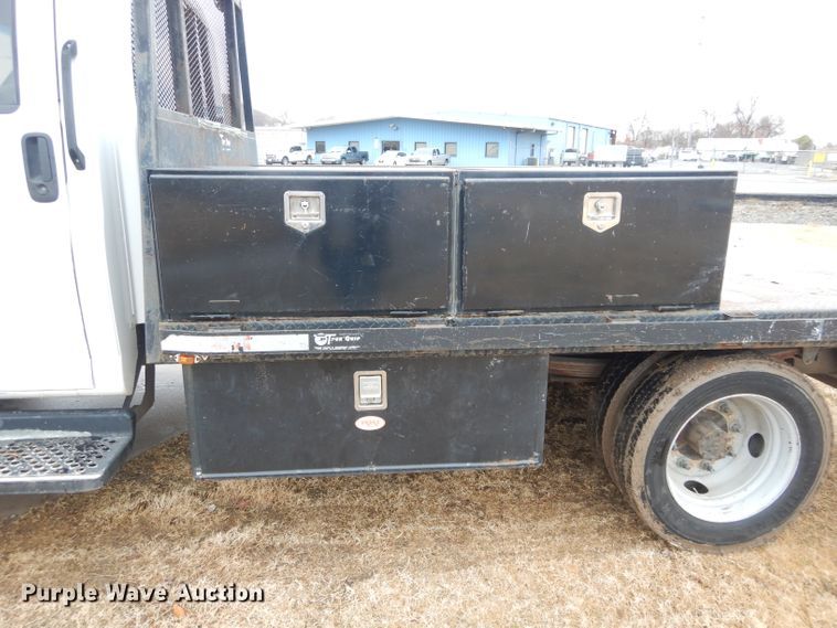 image for item GF9847 2003 Chevrolet C4500 flatbed truck