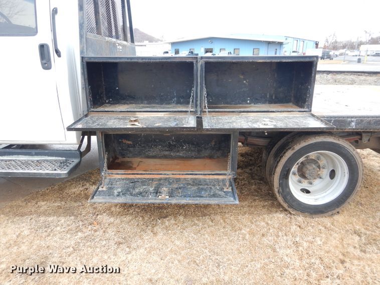 image for item GF9847 2003 Chevrolet C4500 flatbed truck