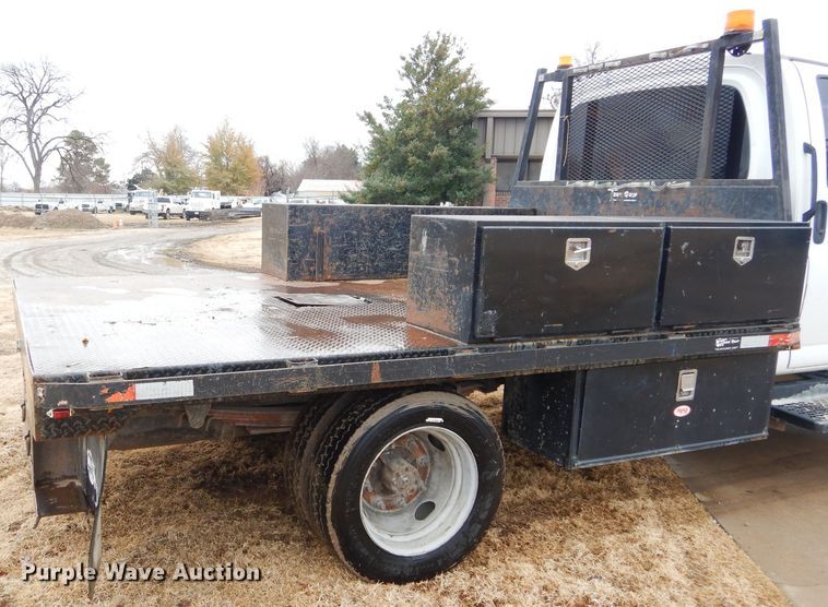 image for item GF9847 2003 Chevrolet C4500 flatbed truck