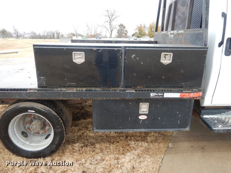 image for item GF9847 2003 Chevrolet C4500 flatbed truck