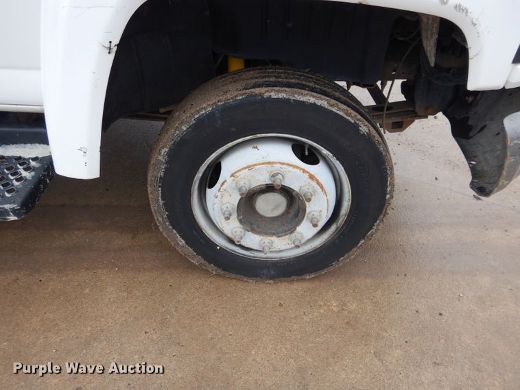 image for item GF9847 2003 Chevrolet C4500 flatbed truck